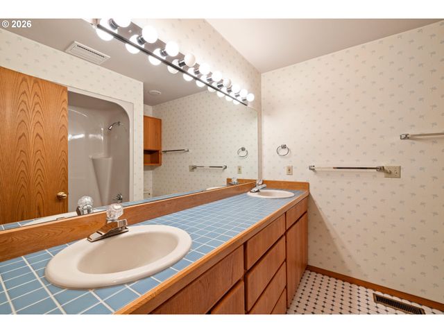 15565 Sw ROSHAK Rd, Portland, OR 97224