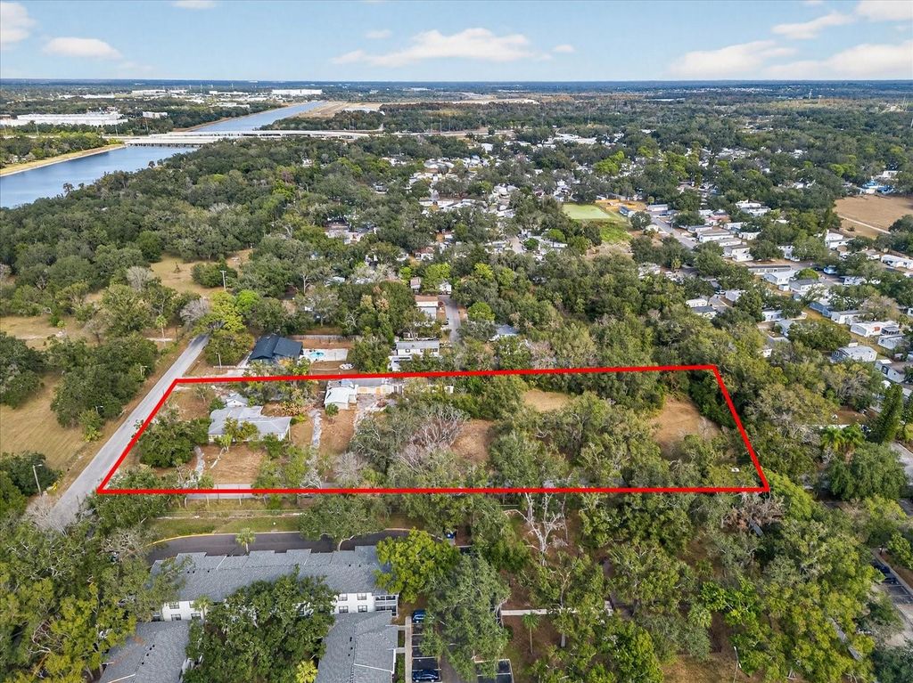 Image 5 of property listing at 4501 CLEWIS AVENUE, Tampa, FL 33610