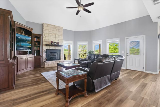 1906 Farm Road 1506, Paris, TX 75460