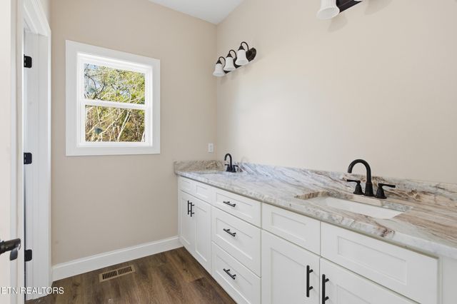 3215 Harrington Court, Maryville, TN 37803