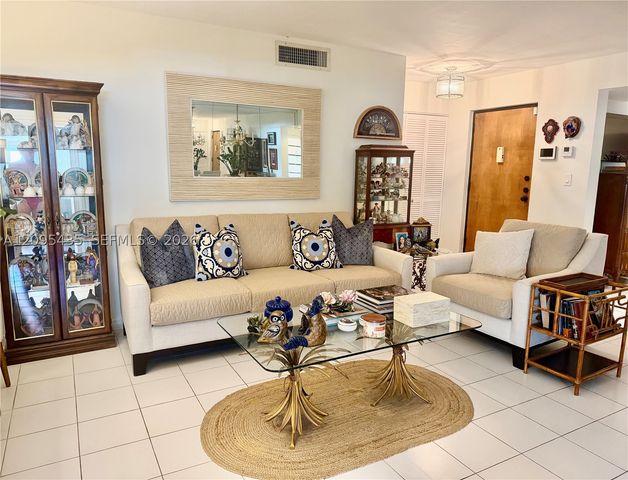8827 SW 123rd Ct 103, Miami, FL 33186