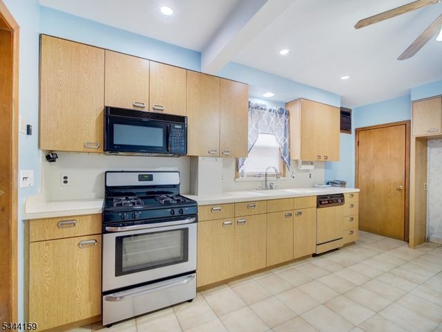 510 Jersey Ave, Elizabeth City, NJ 07202