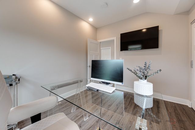 23264 N Pinehurst Drive, Kildeer, IL 60047