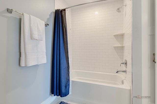 23264 N Pinehurst Drive, Kildeer, IL 60047