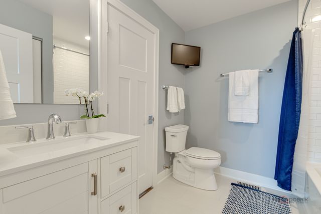 23264 N Pinehurst Drive, Kildeer, IL 60047