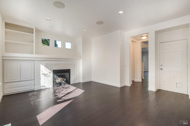 8843 Oakfield Ln, Windsor, CA 95492