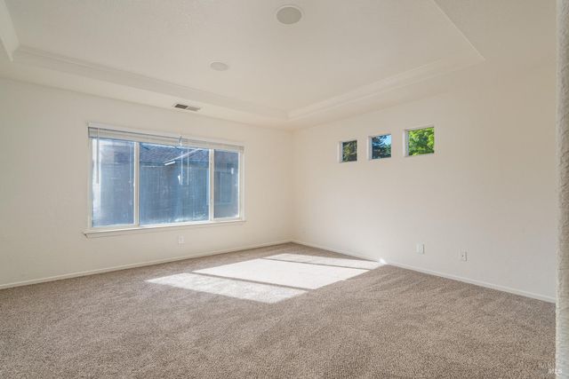 8843 Oakfield Ln, Windsor, CA 95492