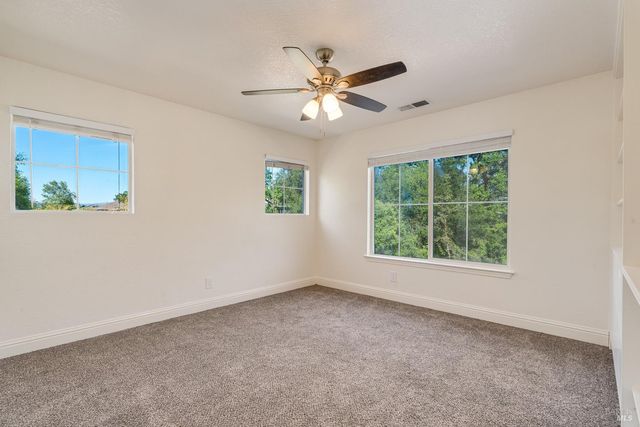 8843 Oakfield Ln, Windsor, CA 95492