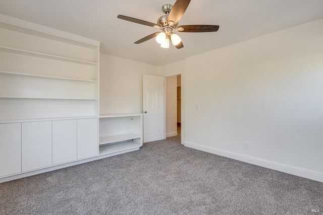 8843 Oakfield Ln, Windsor, CA 95492