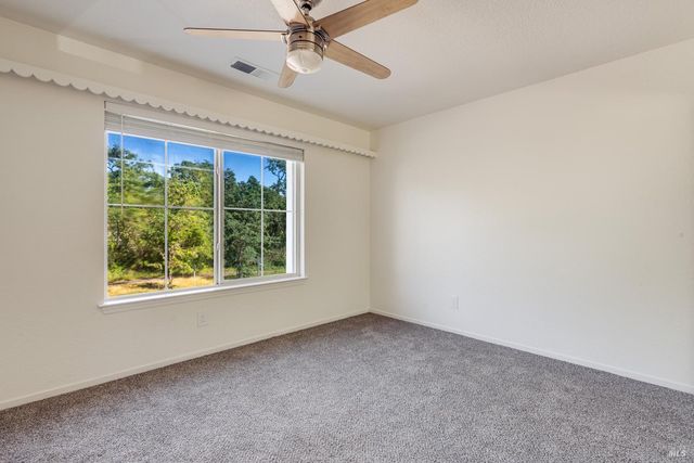 8843 Oakfield Ln, Windsor, CA 95492