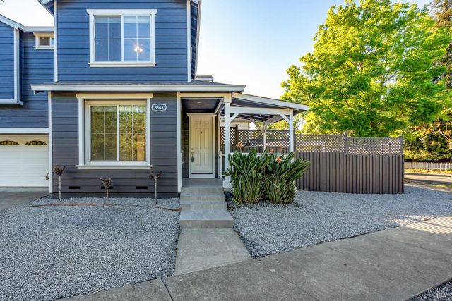 8843 Oakfield Ln, Windsor, CA 95492