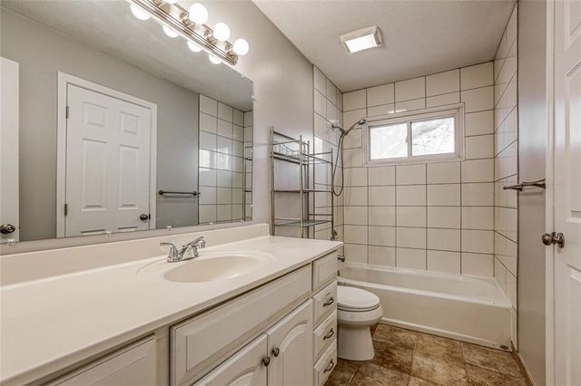 613 NE Corder Street, Lee's Summit, MO 64063