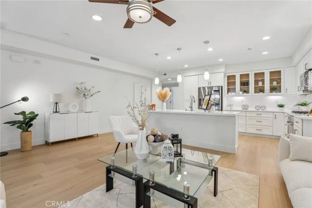 617 Rockefeller, Irvine, CA 92612