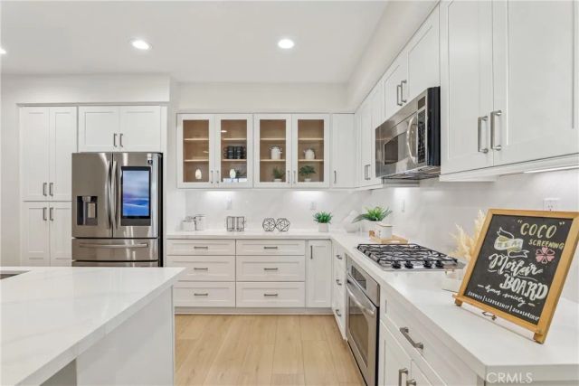 617 Rockefeller, Irvine, CA 92612