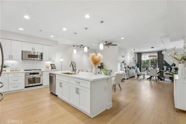 617 Rockefeller, Irvine, CA 92612