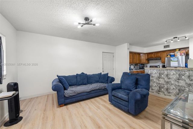 3700 N 56th Avenue 1012, Hollywood, FL 33021
