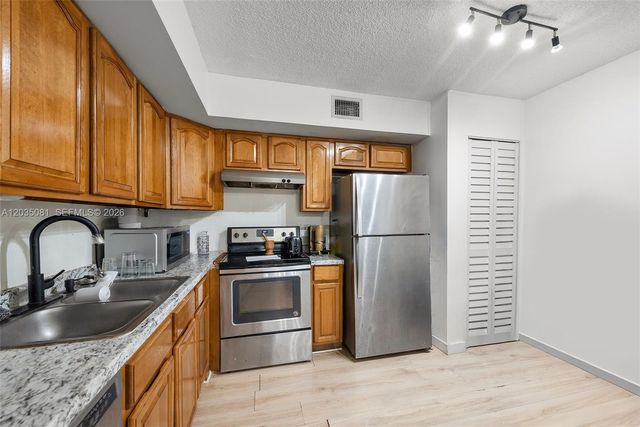 3700 N 56th Avenue 1012, Hollywood, FL 33021