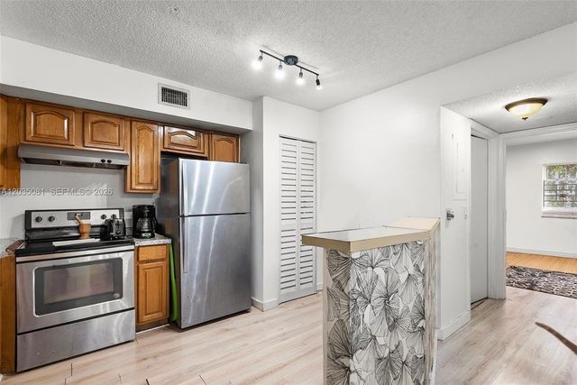 3700 N 56th Avenue 1012, Hollywood, FL 33021