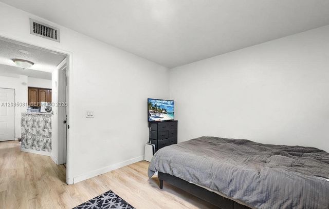 3700 N 56th Avenue 1012, Hollywood, FL 33021
