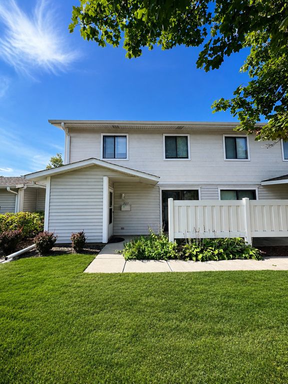 727 Whitesail Drive 727, Schaumburg, IL 60194