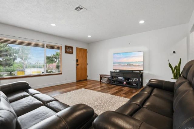 2265 Warmlands Avenue, Vista, CA 92084