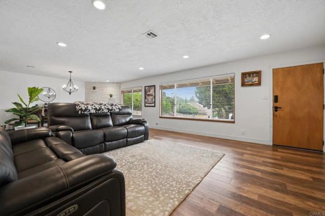 2265 Warmlands Avenue, Vista, CA 92084