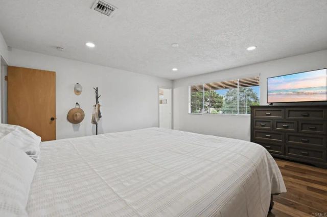 2265 Warmlands Avenue, Vista, CA 92084