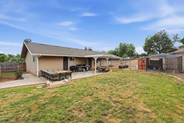 2265 Warmlands Avenue, Vista, CA 92084