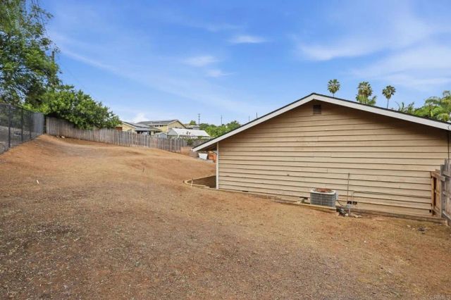 2265 Warmlands Avenue, Vista, CA 92084