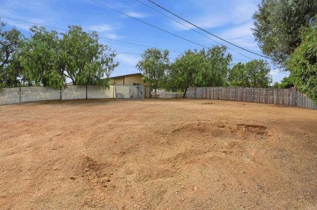 2265 Warmlands Avenue, Vista, CA 92084