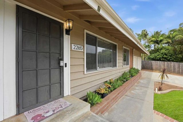 2265 Warmlands Avenue, Vista, CA 92084