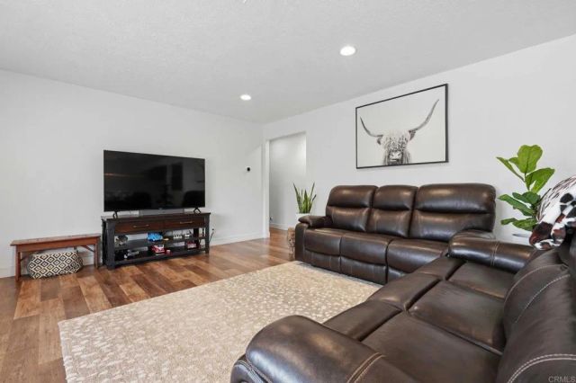 2265 Warmlands Avenue, Vista, CA 92084