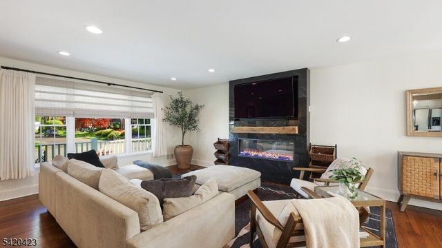 156 Mohawk Dr, Cranford Twp., NJ 07016