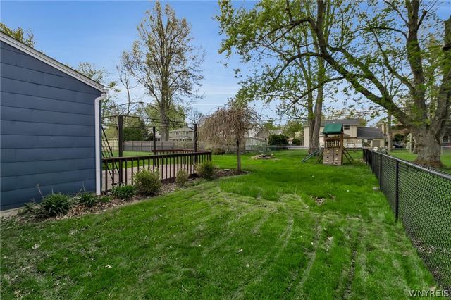 66 Pin Oak Drive, Amherst, NY 14221