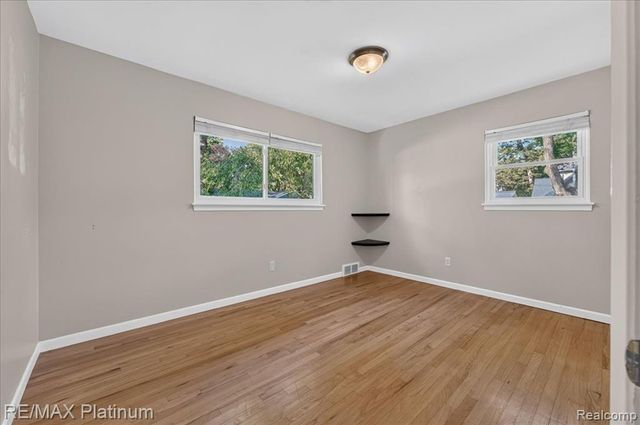 618 Chicago Drive, Howell, MI 48843