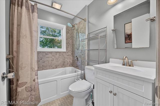 618 Chicago Drive, Howell, MI 48843