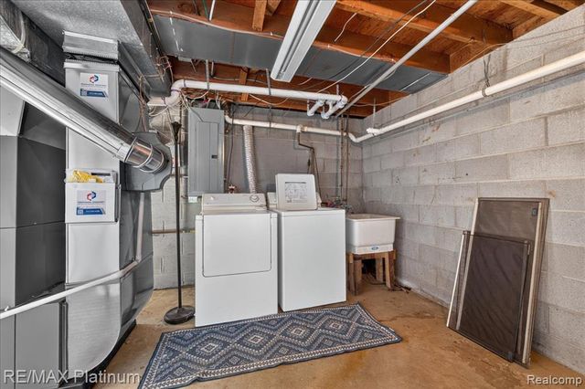 618 Chicago Drive, Howell, MI 48843