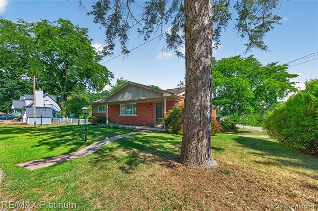 618 Chicago Drive, Howell, MI 48843