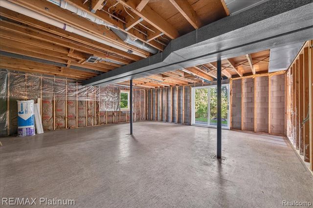 618 Chicago Drive, Howell, MI 48843