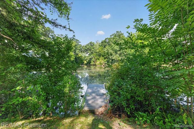 618 Chicago Drive, Howell, MI 48843