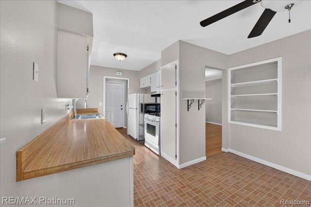 618 Chicago Drive, Howell, MI 48843