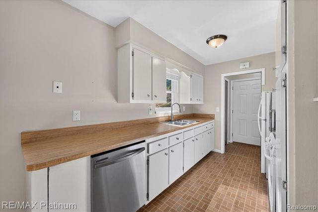 618 Chicago Drive, Howell, MI 48843