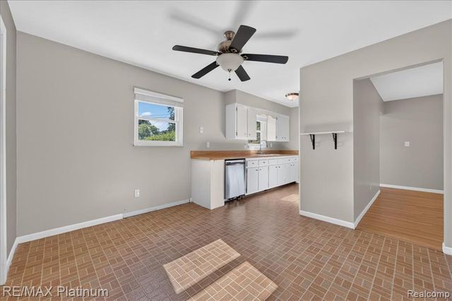 618 Chicago Drive, Howell, MI 48843
