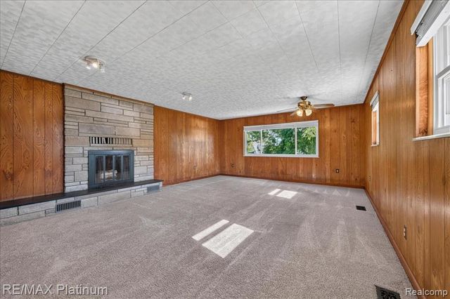 618 Chicago Drive, Howell, MI 48843