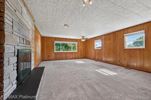 618 Chicago Drive, Howell, MI 48843