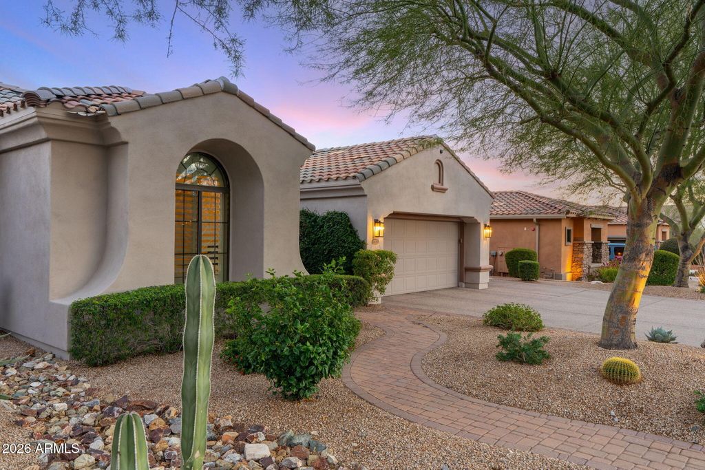 Image 10 of property listing at 18159 N 98TH Way, Scottsdale, AZ 85255