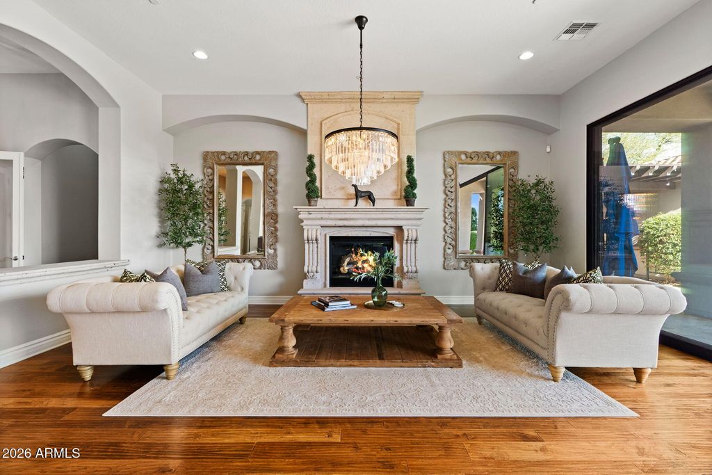 Image 18 of property listing at 18159 N 98TH Way, Scottsdale, AZ 85255