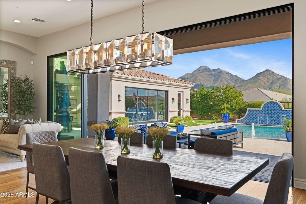 Image 3 of property listing at 18159 N 98TH Way, Scottsdale, AZ 85255