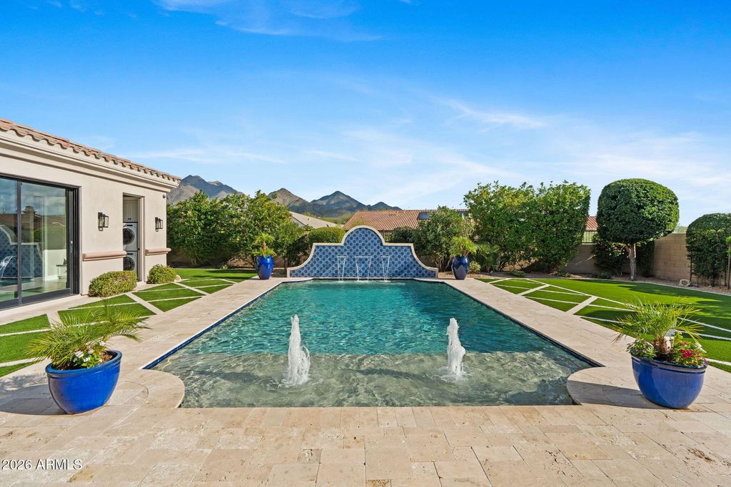 Image 5 of property listing at 18159 N 98TH Way, Scottsdale, AZ 85255