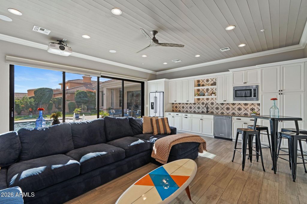 Image 71 of property listing at 18159 N 98TH Way, Scottsdale, AZ 85255